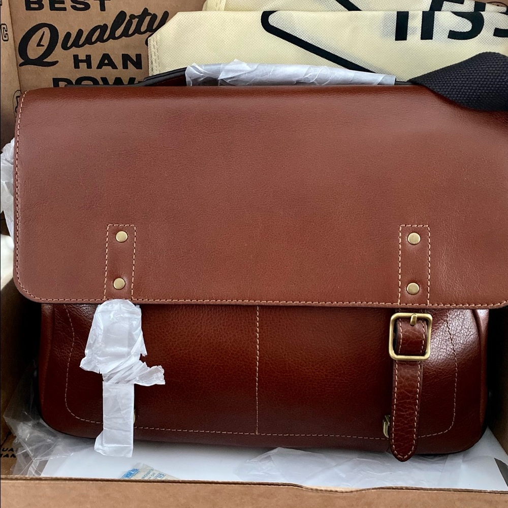 NEW Fossil leather messenger bag (was$278!) - Picture 1 of 5